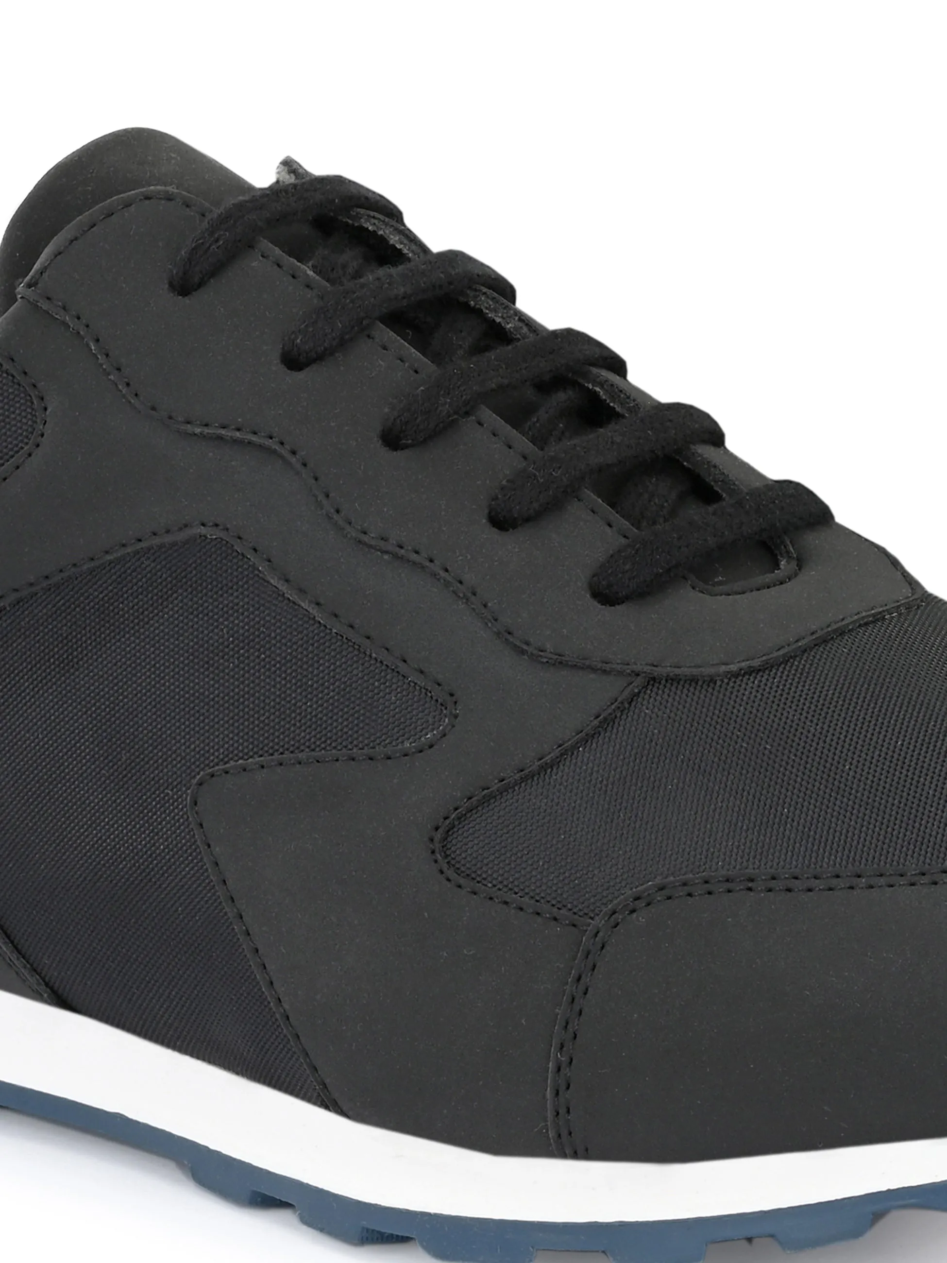 Supernova All Black Sneakers